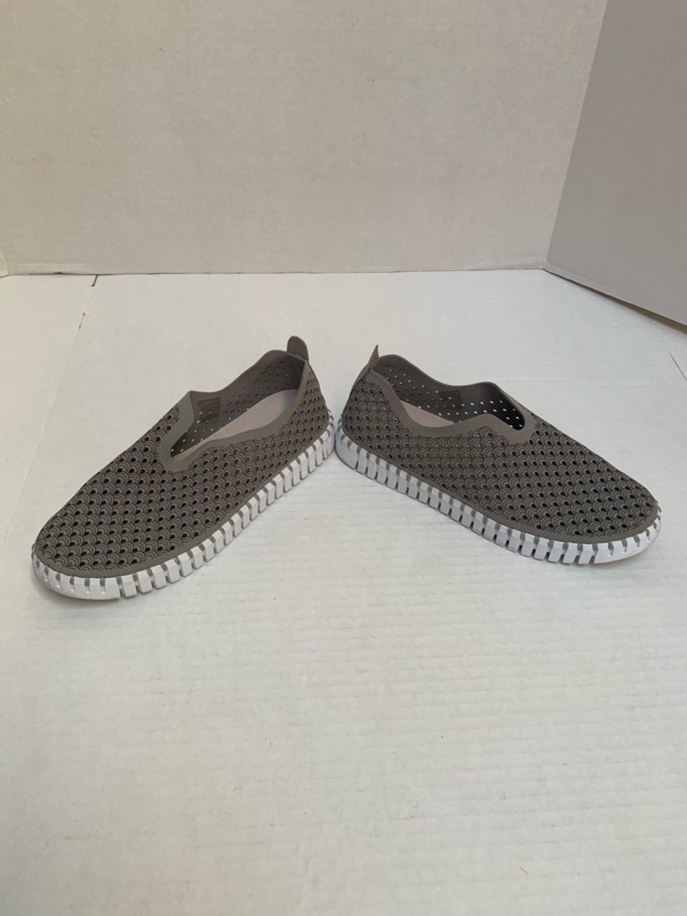 Ilse Jacobsen Gray Woman’s Size 8-8.5/39 Slip on Shoes